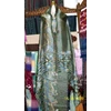 pakaian wanita tenun ikat atau batik