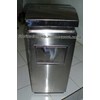 tempat sampah stainless kotak | tong sampah stainless bulat | asbak stainless | stock tempat sampah stainless | standing ashtray