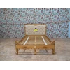tempat tidur desain klasik warna gold kerajinan kayu-1