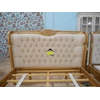 tempat tidur desain klasik warna gold kerajinan kayu-2