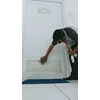 office boy/girl dusting pintu toilet ruang tunggu pcr