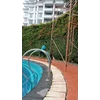 perawatan taman merapikan tanaman area kolam di amartapura