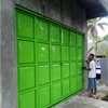 pintu garasi lipat minimalis kayu dan besi samarinda-1