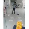 office boy/girl mopping lobby utama di fashlab 19/05/2022