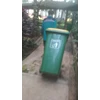 perawatan taman membuang sampah di amartapura 29/06/2022