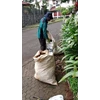 perawatan taman bersihakan sampah taman di perumahan cinere 02/03/2023