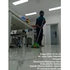 office boy/girl swepping lantai ruang operasional di fash lab 10/05/23