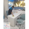 office boy/girl dusting meja ruang tindakan di klinik sby 22/5/2023