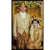 Indonesia Solo Java Traditional Wedding - Merias Pengantin Adat Solo Putri warna emas