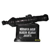 MIniatur Meriam Si Jagur