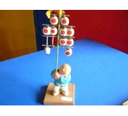 Boneka jepang cowo bawa bendera festival perayaan