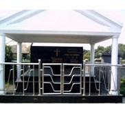 BANGUNAN MAKAM MUSLIM DAN NON MUSLIM