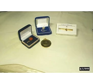 Pin, Mansed, Jepit Dasi ( logo )