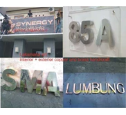 tulisan timbul / papan nama tembaga