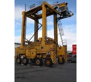 Straddle Carrier