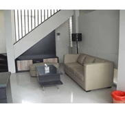 kabinet bawah tangga