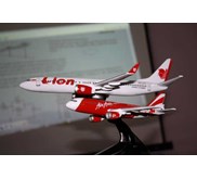 MINIATUR PESAWAT TERBANG LION AIR