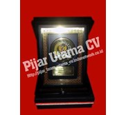 plakat kayu DPR RI
