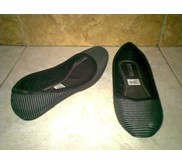 Sepatu Balet Hitam Liris Putih
