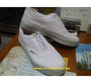 SEPATU LABORATORIUM