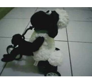 BONEKA SHAUN NAIK SEPEDA SAMBIL NYANYI