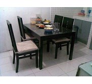 Meja makan minimalis