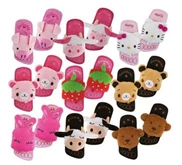 sandal boneka