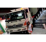 Perusahaan Raksasa Otomotif Dunia Bertarung di Pasar Truk Indonesia / Automobile giant company Compete in Truck Indonesian Market