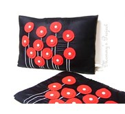 Sarung bantal bunga kancing