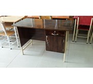 Perlengkapan sekolah , Meja Guru 