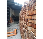 Penahan muatan kayu