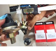 SWITCH OIL 780903 PRESSURE SENSOR OLI 4D4785 4D 4785 - 2 LEG - 4 PSI
