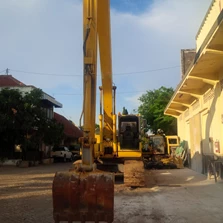 Disewakan / Rental Excavator PC 200 - 8 Long Arm Tahun 2012 Surabaya / Area Jawa