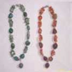 kalung batu, manik-manik