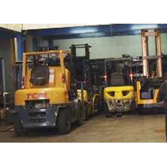 rental reach truck battery