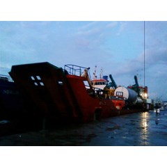 penyewaan barge/ tongkang dan landing craft tank ( lct) at makassar, sulawesi selatan ke semua tujuan di indonesia dan luar negeri