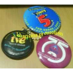 pin dan gantungan kunci