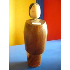 boneka jepang kayu
