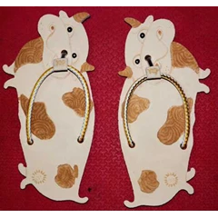 sandal batik motif sapi