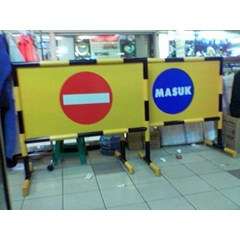 rambu lalu lintas( blokade jalan)