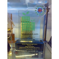 plakat trophy piala award fiber akrilik kristal timah logam grafir laser engraving perlombaan kejuaraan pospeda poprov pekan olahraga daerah pekan olahraga provinsi propinsi penghargaan souvenir hadiah promosi masa bakti masa kerja