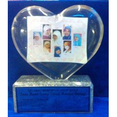 plakat piala medali trophy acrilik fiber resin kristal pernikahan penghargaan souvenir