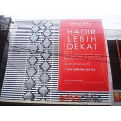 produksi dan pemasangan giant banner