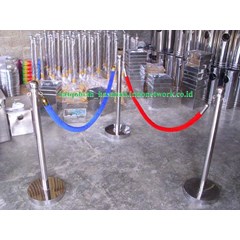 tiang antrian stainless standing barrier