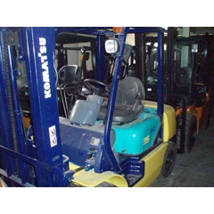 forklift komatsu 2, 5 ton diesel tahun 2003