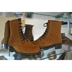 suka docmart suede