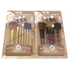 brush make up & rubs
