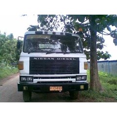 head trailer nissan cwa