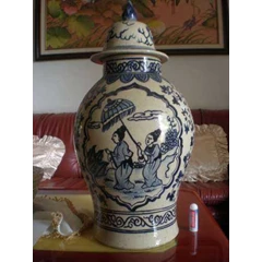 guci kuno motif bangsawan kekaisaran tiongkok