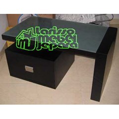 minimalist office table